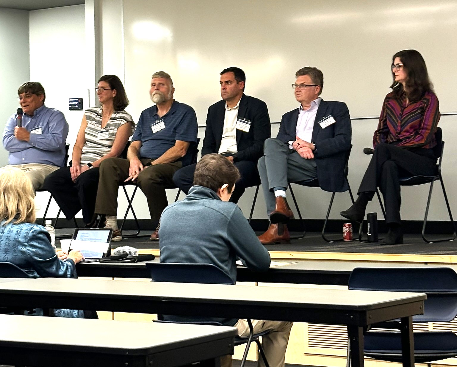 Panelists Ted Krause/Argonne, Jennifer Gangi/FCHEA, Bill Whittenberger, OFCHC, Neil Bandwart/MachH2 hub and Shawn Bennett/ARCH2 hub, and Katrina Fritz/CHBC